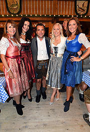 Ireen Sheer / Mariella Ahrens  / Falk Raudies mit Frau Andrea  / Simone Ballack  @ FCR Business Eagles Wiesn" in der Fischer-Vroni ©Foto: Schneider-Press/W.Breiteneicher